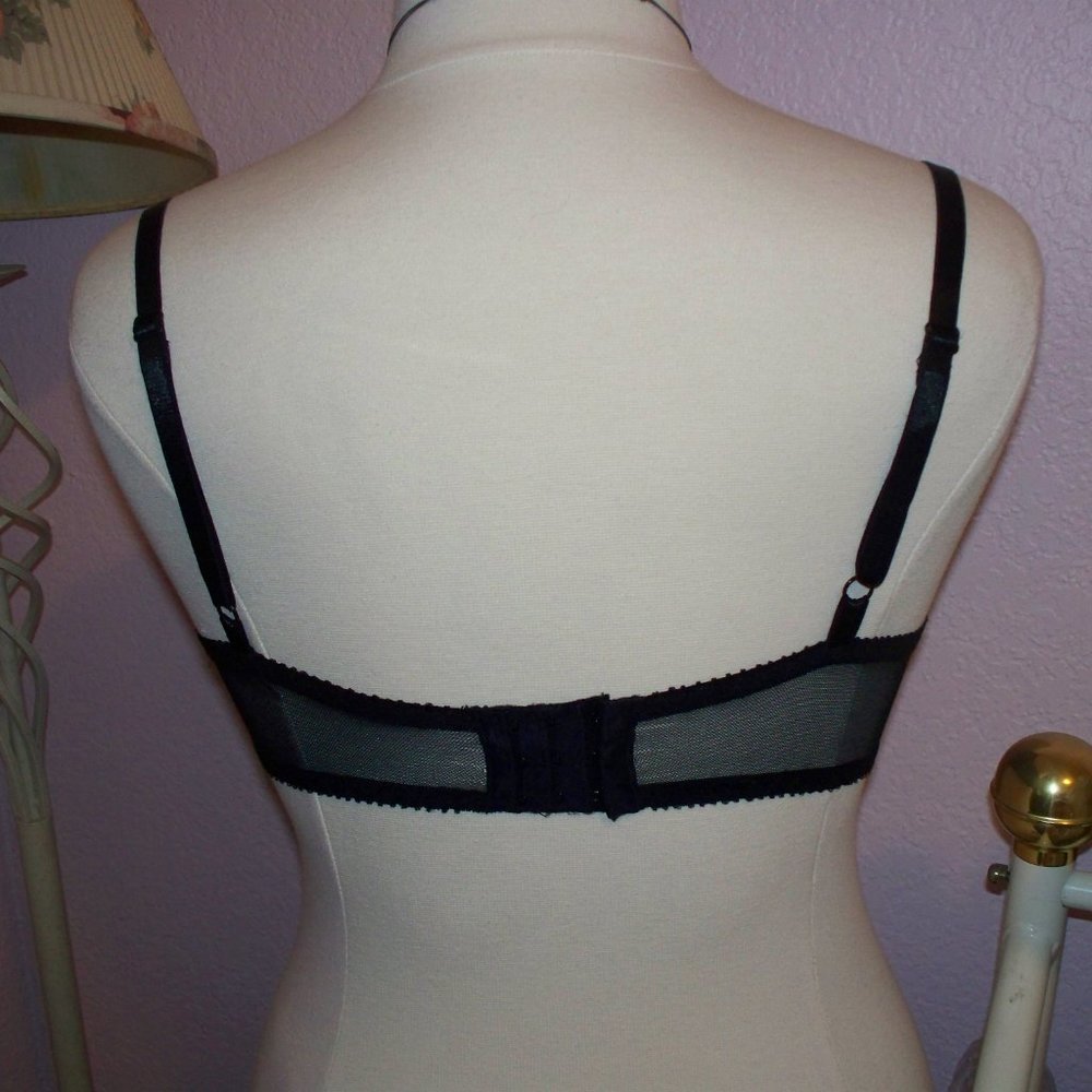 Victoria Secret Bra - Picture 2 of 3